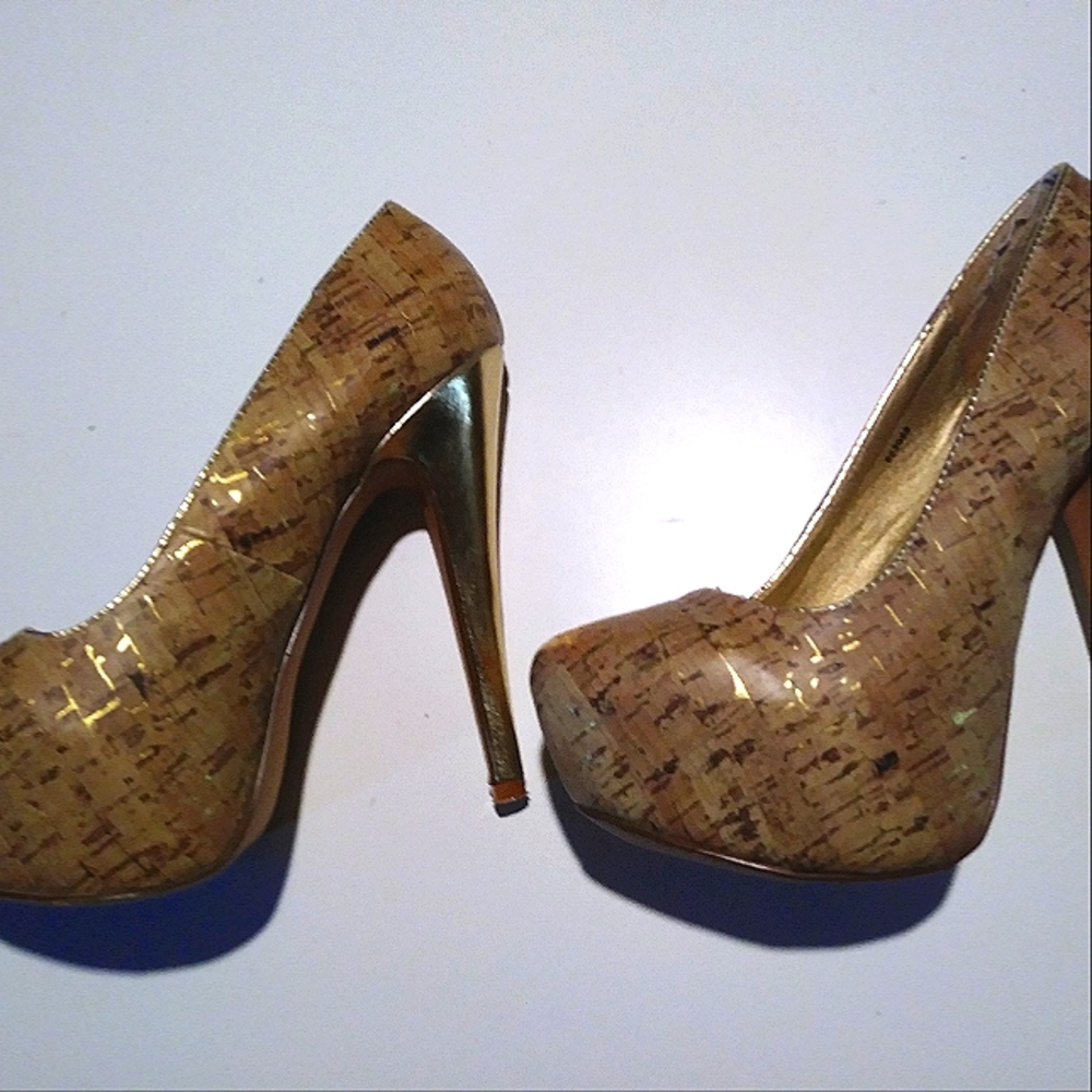 CHARLOTTE RUSSE Platform Pumps Size 7 SEXY Gold Glitter 6.5